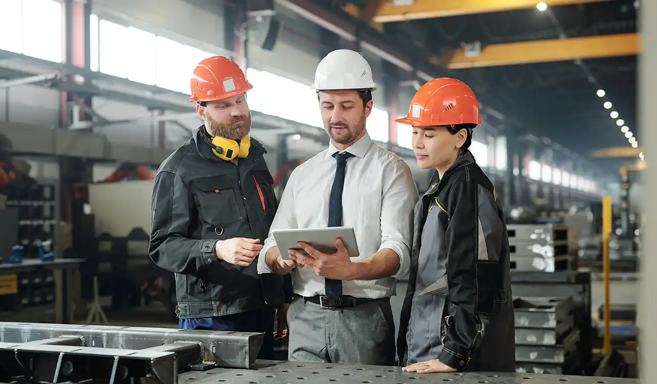 How do MSSPs customize solutions for different industries?